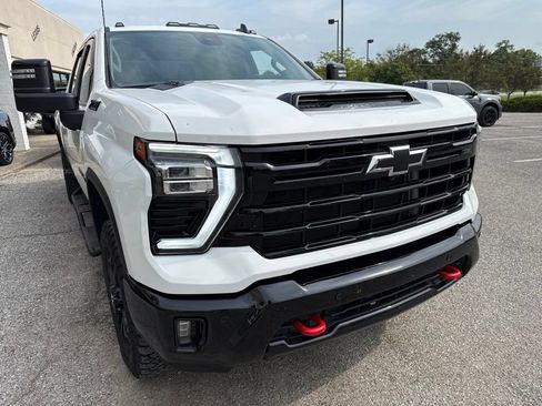 Used 2025 Chevrolet Silverado 2500 LT w/ Trail Boss Package AWD/4WD image 19