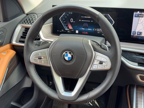 Used 2023 BMW X7 xDrive40i w/ Climate Comfort Package image 22