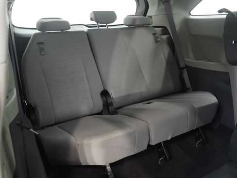 Used 2024 Toyota Sienna LE image 14
