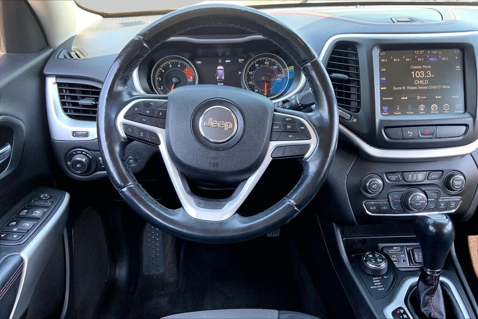 Used 2018 Jeep Cherokee Trailhawk w/ Comfort/Convenience Group AWD/4WD image 6