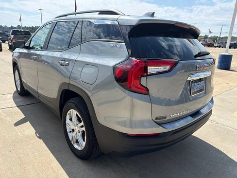Used 2024 GMC Terrain SLE w/ Driver Convenience Package FWD image 6