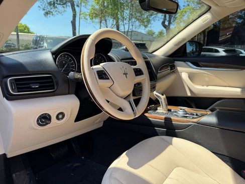 Used 2022 Maserati Levante GT AWD/4WD image 9