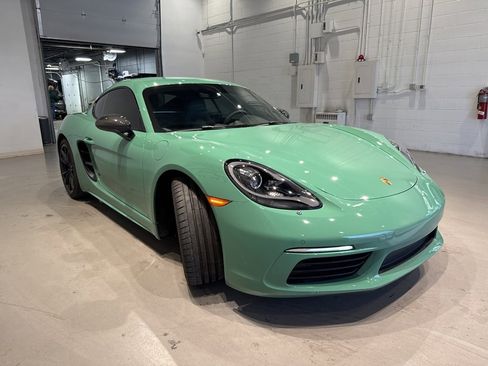 Used 2025 Porsche 718 Cayman S image 3