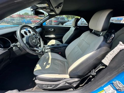 Used 2017 Ford Mustang Premium RWD image 11