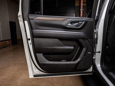 Used 2023 Chevrolet Suburban High Country image 40