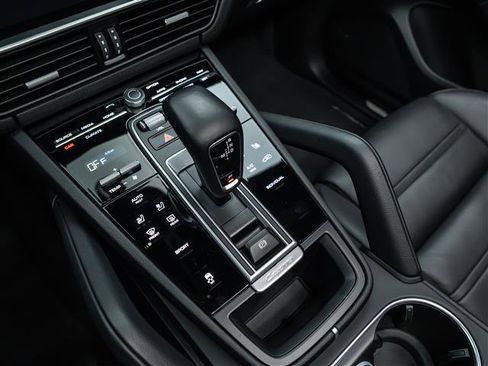 Used 2023 Porsche Cayenne Platinum Edition image 27