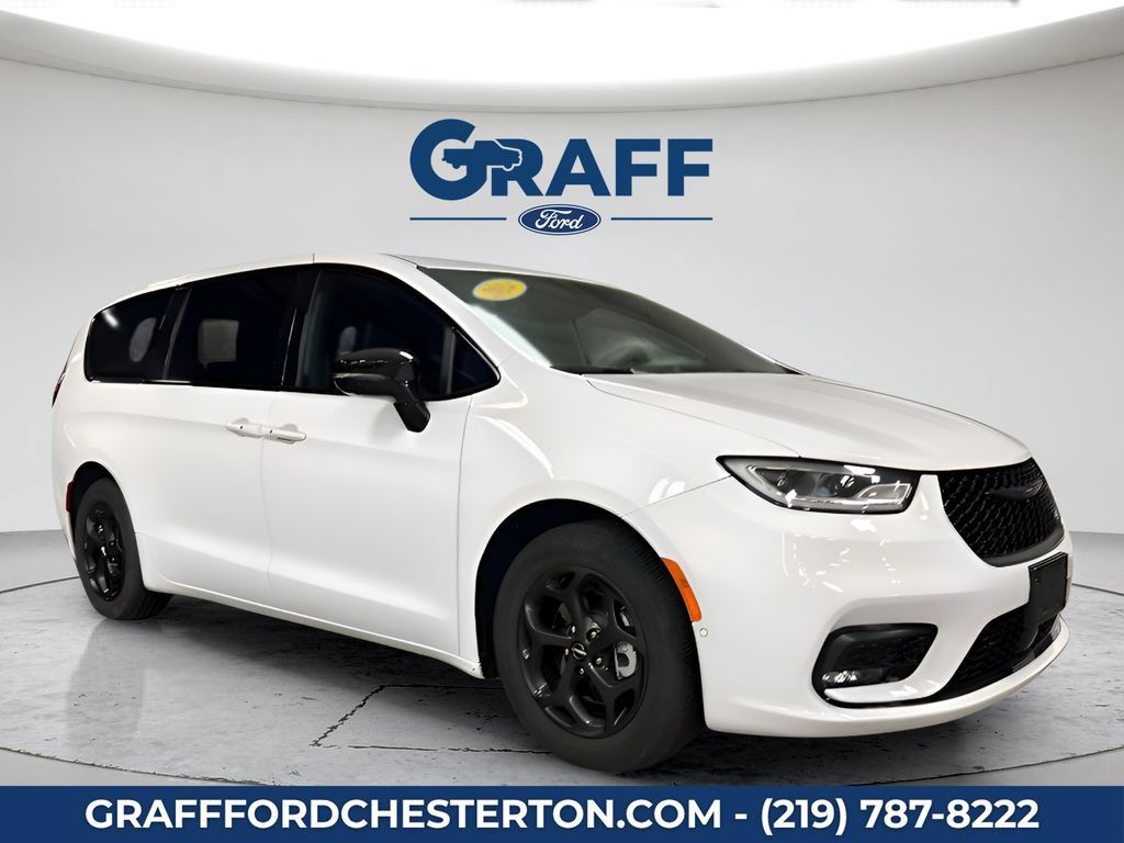 Used 2024 Chrysler Pacifica Limited FWD image 4