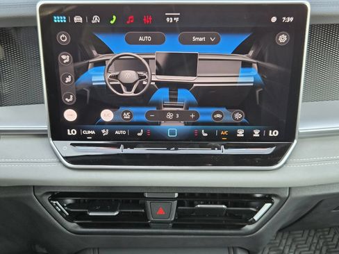 New 2026 Volkswagen Tiguan SE R-Line FWD image 17