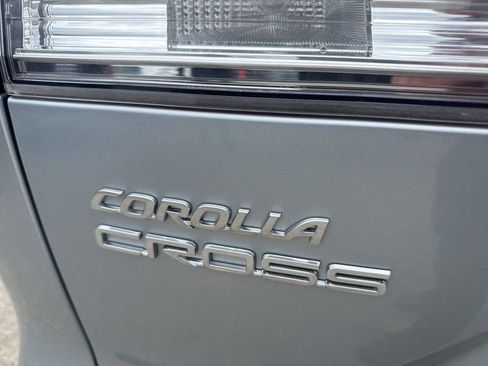 Used 2023 Toyota Corolla Cross L image 11