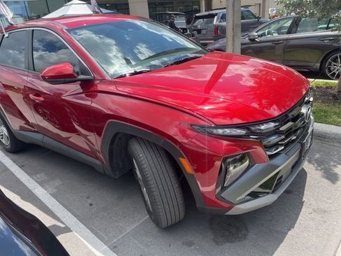 Used 2025 Hyundai Tucson SE image 3