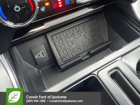 Used 2025 Ford F150 Platinum image 34