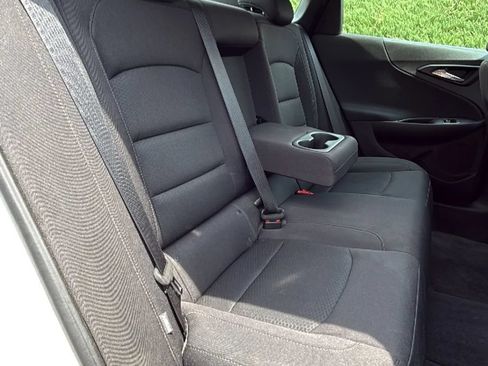 Used 2017 Chevrolet Malibu LT FWD image 30