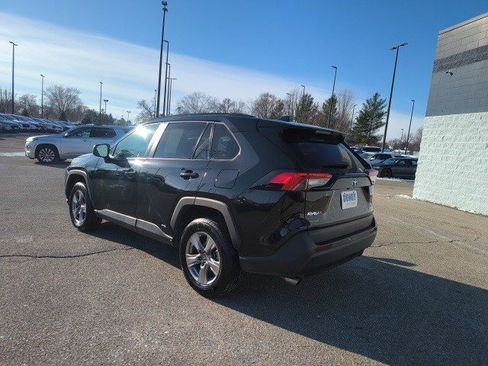 Used 2022 Toyota RAV4 LE image 3