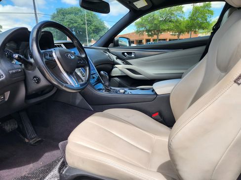 Used 2017 INFINITI Q60 3.0t w/ Premium Plus Package 3.0T AWD/4WD image 8