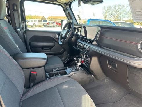 Used 2025 Jeep Wrangler Unlimited Rubicon image 18