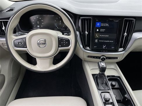 Used 2020 Volvo S60 T5 Momentum image 11