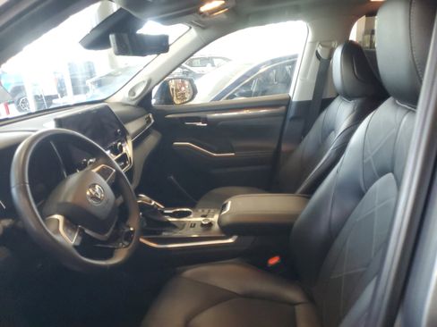 Certified 2025 Toyota Highlander Platinum AWD/4WD image 13