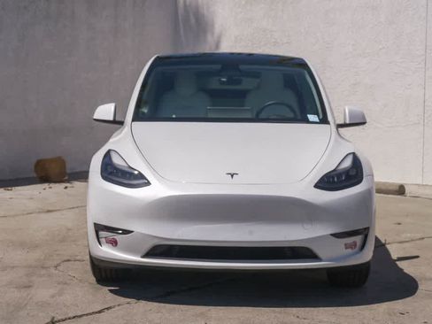 Used 2022 Tesla Model Y Long Range AWD/4WD image 2