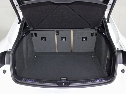 Certified 2026 Porsche Macan image 14