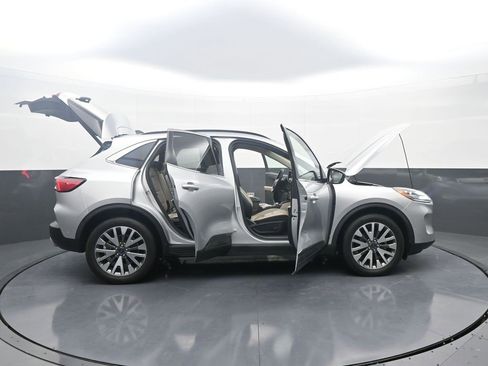 Used 2020 Ford Escape Titanium image 44