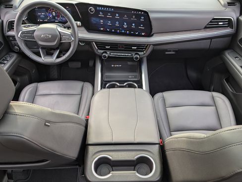 Used 2025 Chevrolet Suburban Z71 w/ Comfort Package image 24