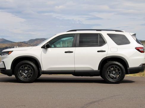 New 2025 Honda Pilot TrailSport image 3
