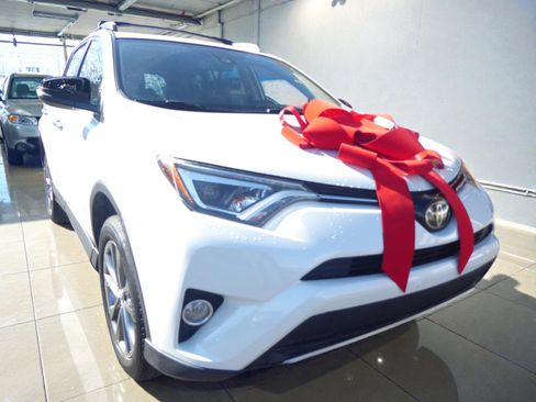 Used 2018 Toyota RAV4 Limited w/ All Weather Liner Package AWD/4WD image 4