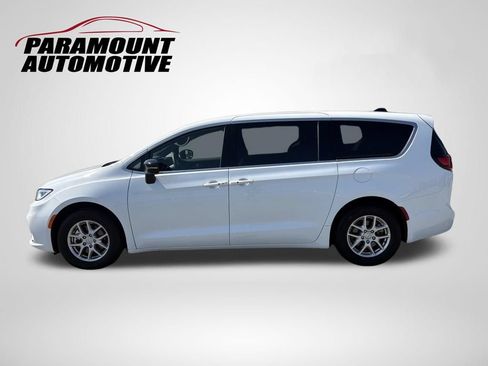Used 2025 Chrysler Pacifica Select FWD image 11