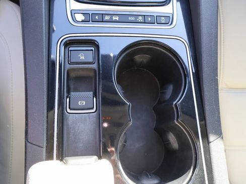 Used 2017 Jaguar F-PACE Prestige image 29