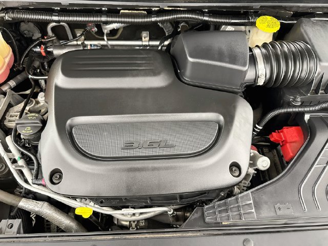 Used 2021 Chrysler Pacifica Touring-L FWD image 36