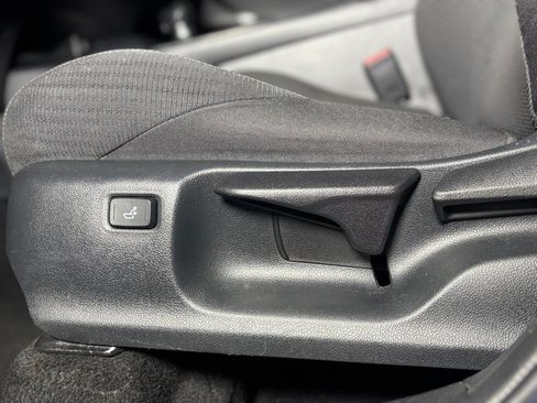 Used 2018 Toyota C-HR XLE image 22