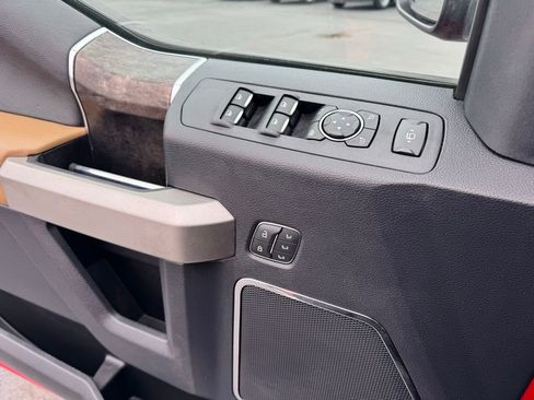 Used 2022 Ford F250 Lariat w/ Chrome Package image 3