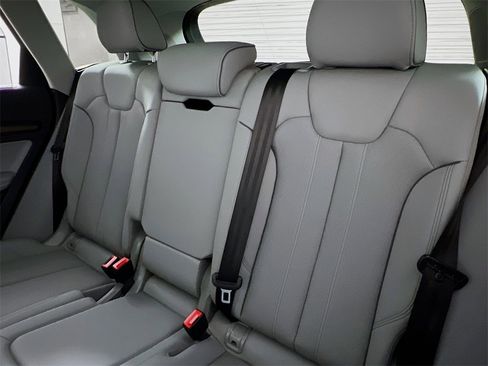 Used 2021 Audi Q5 Prestige w/ Prestige Package image 23