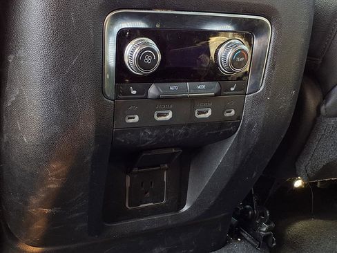 Used 2021 GMC Yukon SLT w/ SLT Premium Package image 24