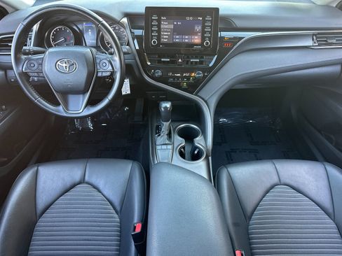 Used 2022 Toyota Camry SE image 12