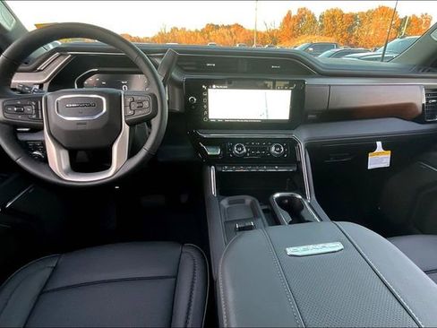 New 2026 GMC Sierra 3500 Denali w/ Denali Reserve Package AWD/4WD image 4