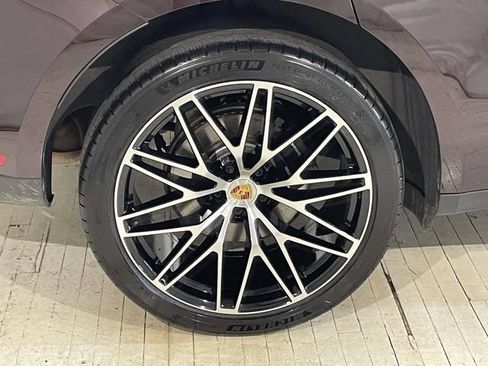 Certified 2026 Porsche Macan AWD/4WD image 14