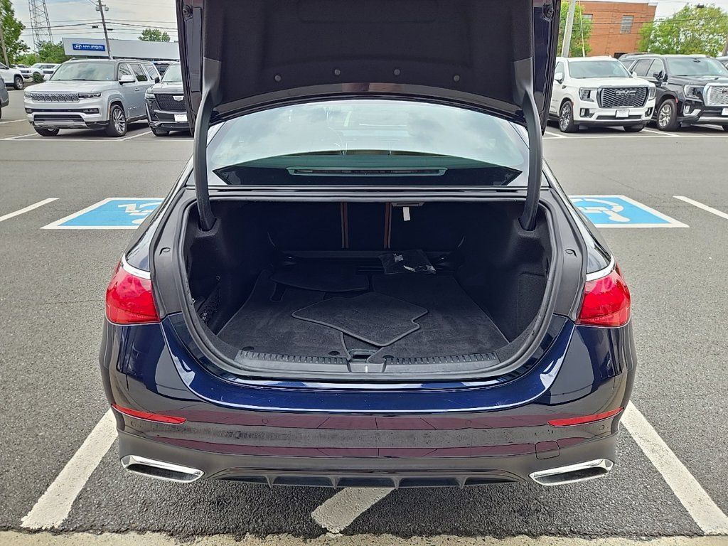Used 2025 Mercedes-Benz E 350 4MATIC Sedan image 49
