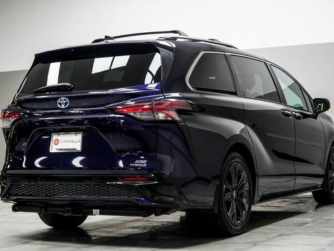 Used 2022 Toyota Sienna XSE image 12