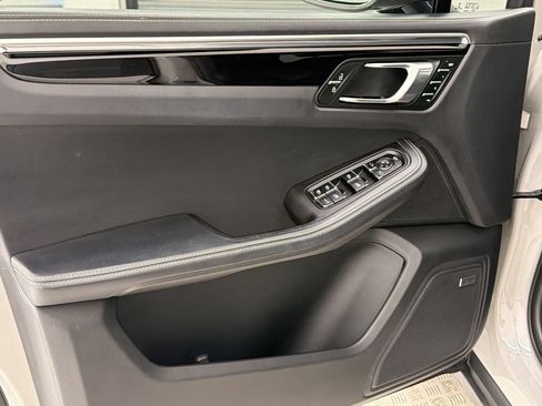 Certified 2023 Porsche Macan Turbo AWD/4WD image 13