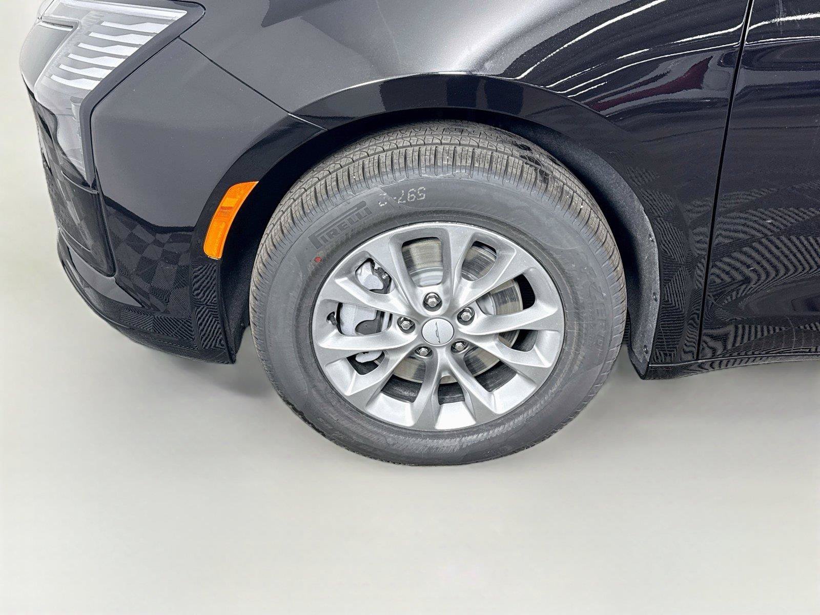 New 2027 Chrysler Pacifica Select AWD/4WD image 24