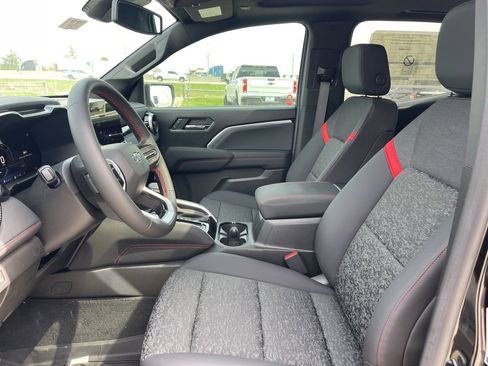 New 2024 Chevrolet Colorado Z71 w/ LPO, Dark Essentials Package image 18