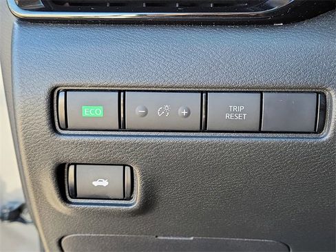 Used 2022 Nissan Sentra SV w/ Trunk Package image 30