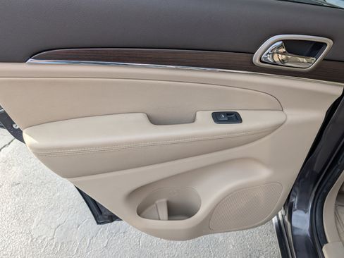 Used 2014 Jeep Grand Cherokee Overland w/ Trailer Tow Group IV image 14