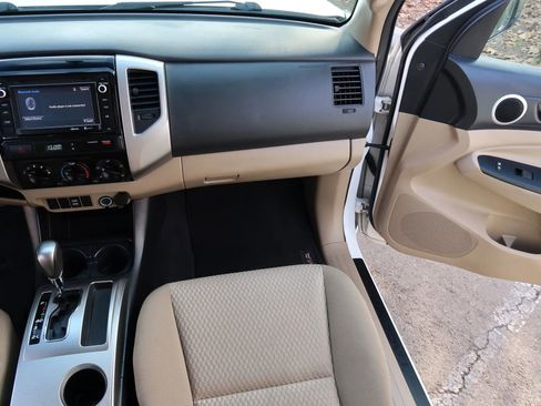 Used 2014 Toyota Tacoma PreRunner image 24