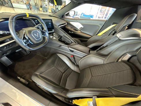 Used 2024 Chevrolet Corvette 3LT w/ Z51 Performance Package image 9