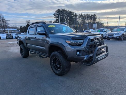 Used 2016 Toyota Tacoma TRD Off-Road image 7