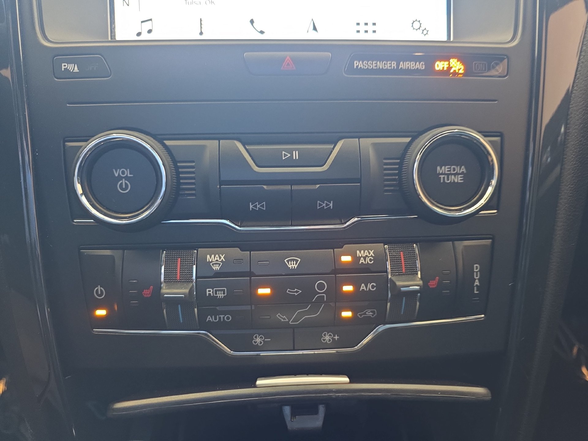 Used 2019 Ford Explorer XLT w/ Equipment Group 202A FWD image 24