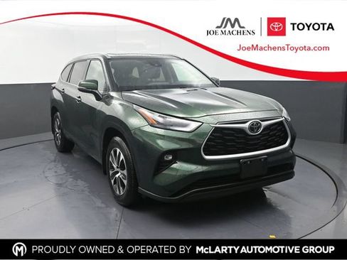 Used 2025 Toyota Highlander XLE AWD/4WD image 1