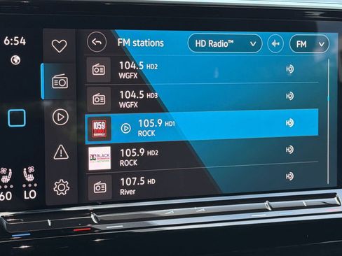 Used 2024 Volkswagen Atlas Cross Sport SE FWD image 19